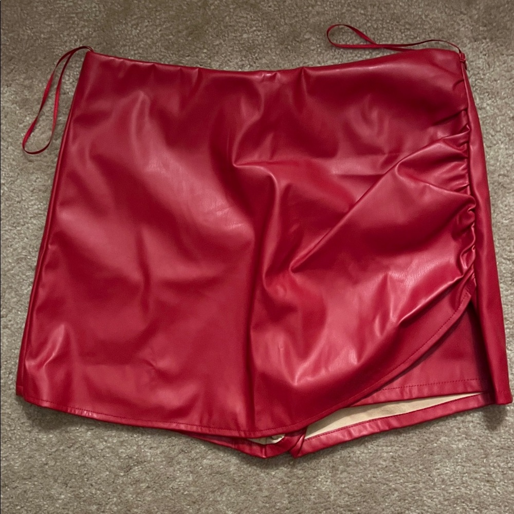 Day + moon Red Faux Leather ruched skort